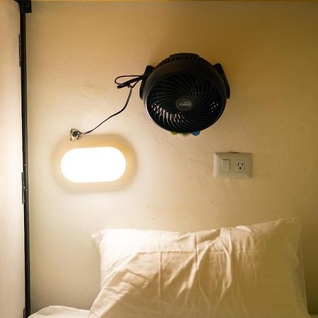 Baku Laureles Hostel Medellin Bagian luar foto