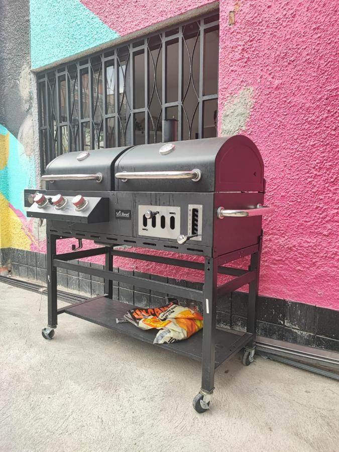 Baku Laureles Hostel Medellin Bagian luar foto
