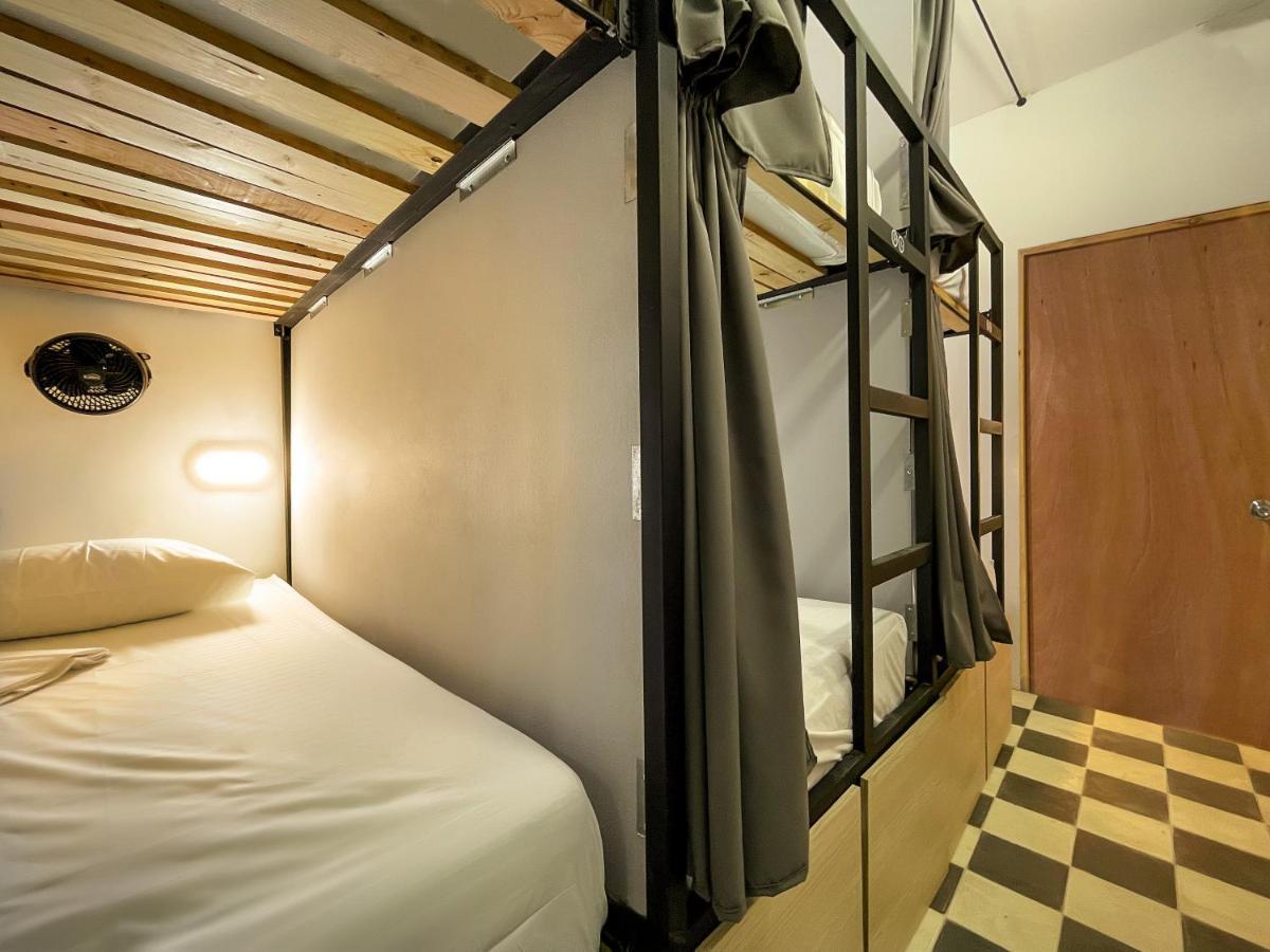 Baku Laureles Hostel Medellin Bagian luar foto