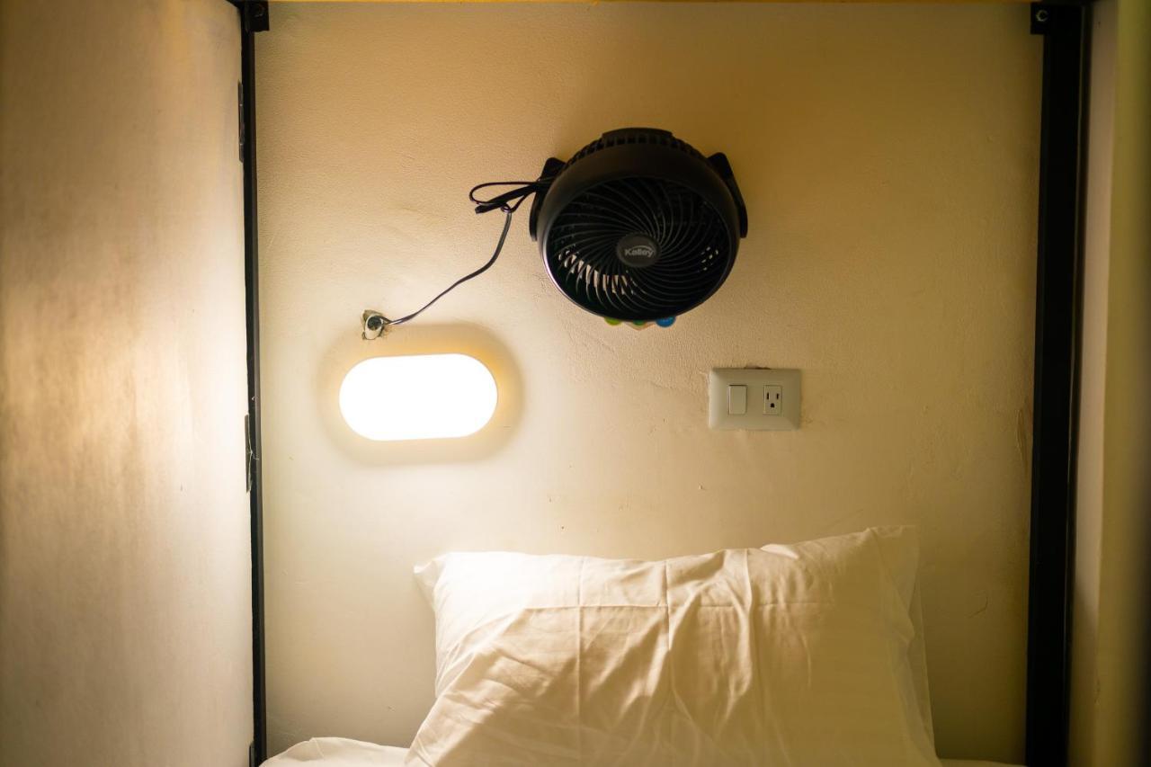 Baku Laureles Hostel Medellin Bagian luar foto