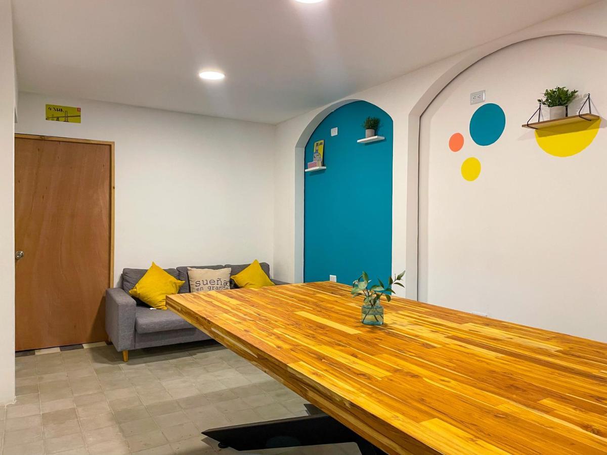 Baku Laureles Hostel Medellin Bagian luar foto