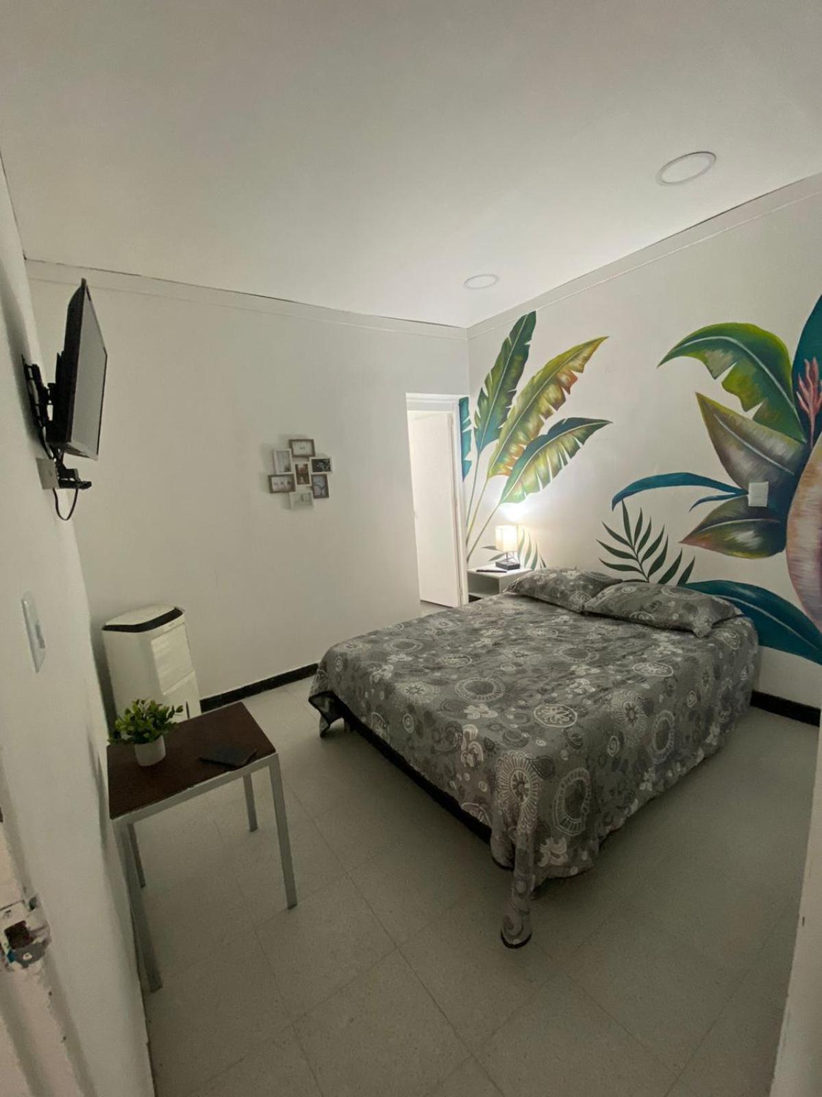 Baku Laureles Hostel Medellin Bagian luar foto