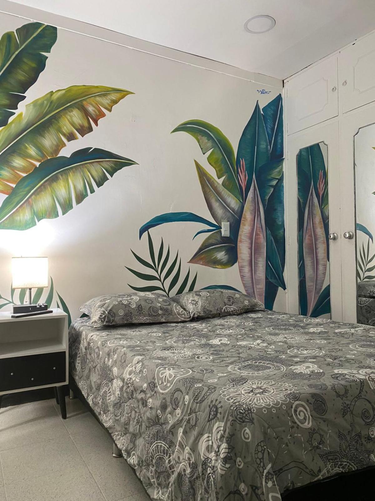 Baku Laureles Hostel Medellin Bagian luar foto