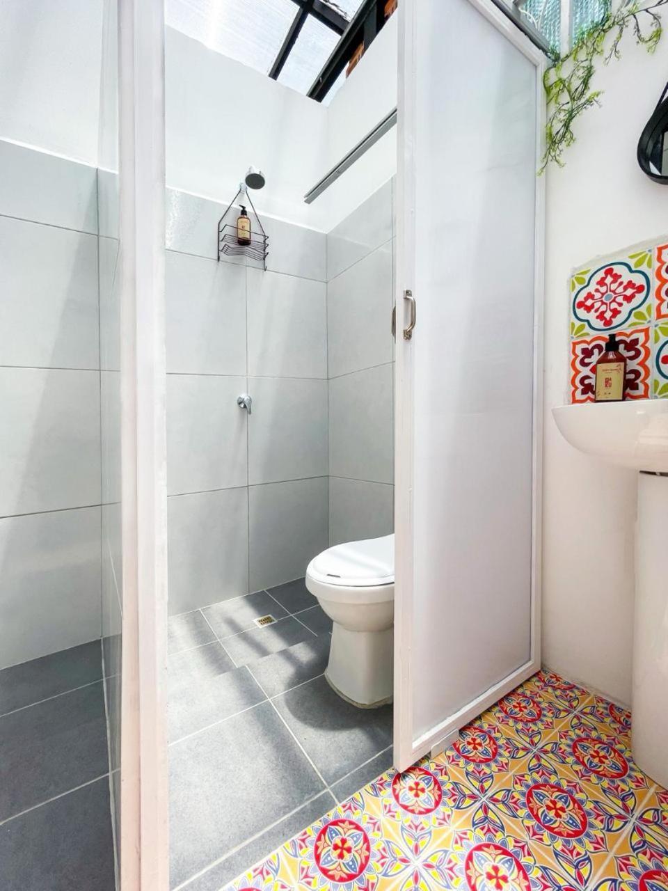 Baku Laureles Hostel Medellin Bagian luar foto